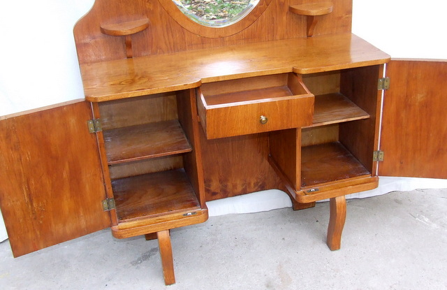 Oak dressing table.